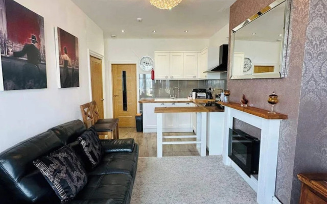 Apartment Sleeps 4 With Beach Access