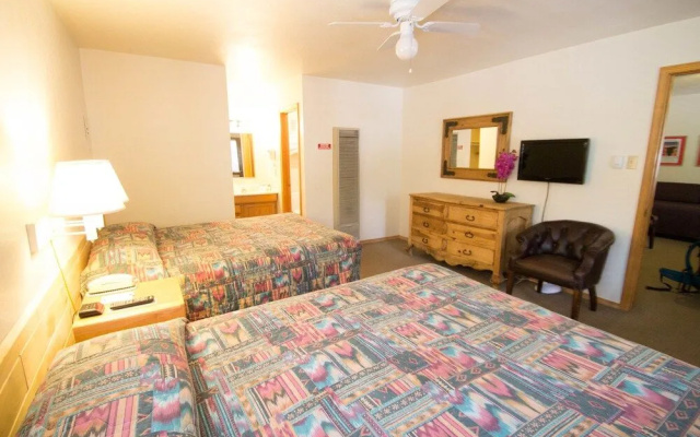 Thunderbird Lodge