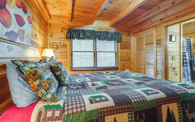 The Dreamer's Nest Sevierville Cabin w/ Hot Tub!