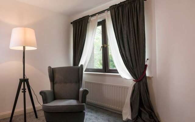 Отель 2 Bedroom Flat in Central Location Sleeps 4 Эдинбург комната для гостей