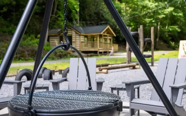 Group Getaway, Modern Cabins Sleep 16, Gatlinburg