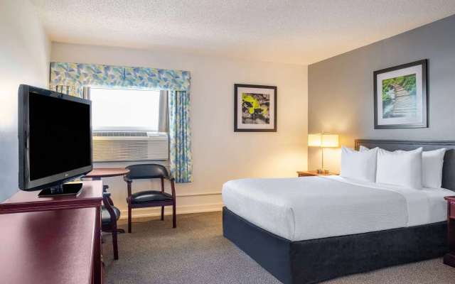 Days Inn & Conference Centre by Wyndham Camrose Norsemen