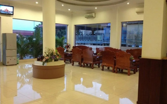 Ratanak Phnom Svay Hotel