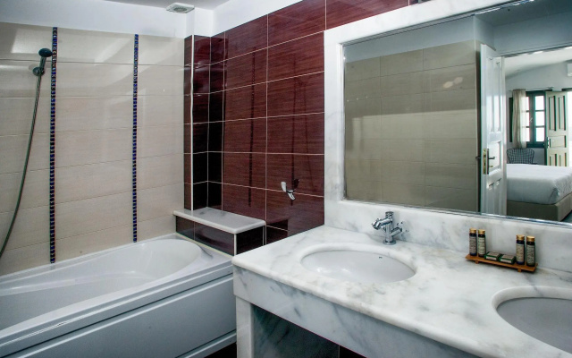 Amity Suites - Adults Only