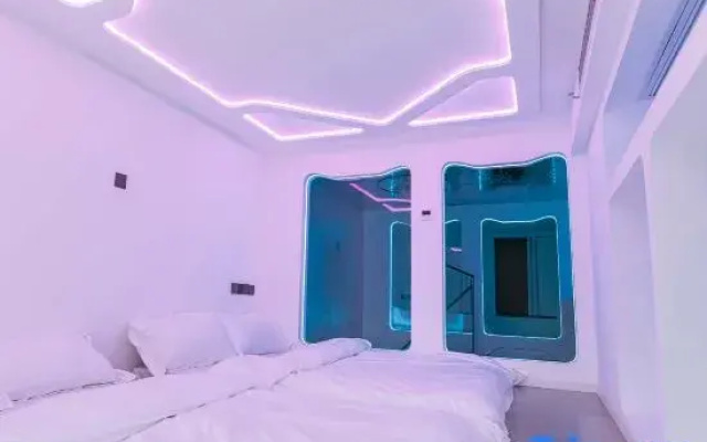 Two To Tu Hotel