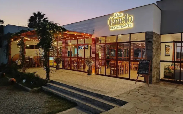 Hotel La Colina