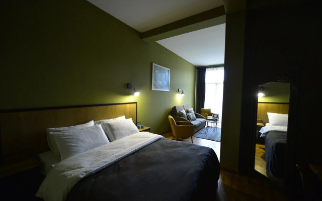 27 Hotel