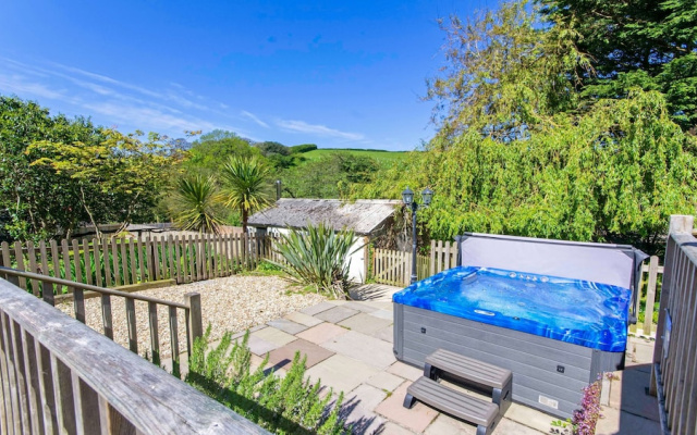 Streamways Nr Croyde 6 Bedroom, Sleeps 12-16, Hot Tub