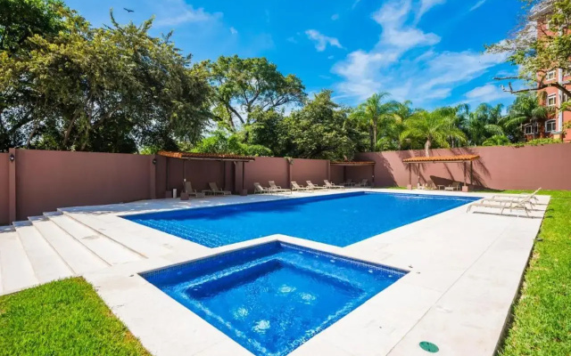 Tropical Luxury 2Bdr condo - Pool view - At the Beach