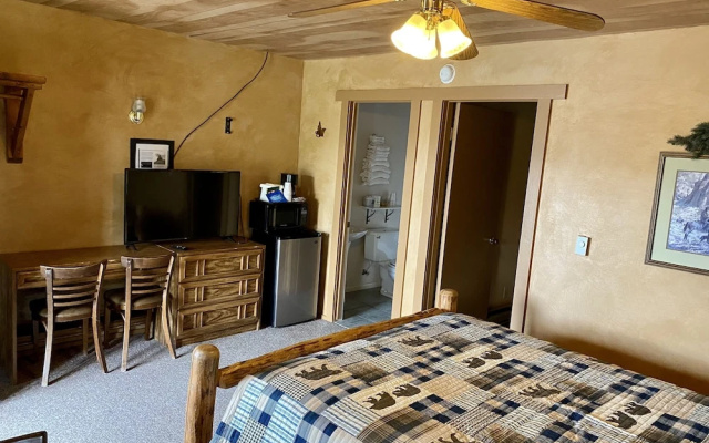 Green Creek Inn and RV Park
