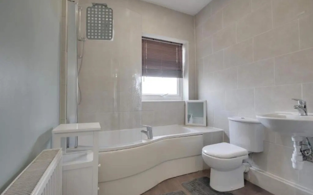 HILLTOP PLACE SUITES near MEADOWHALL