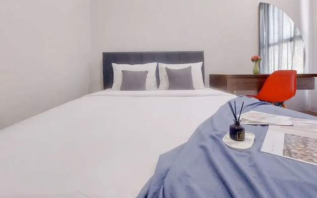 Good Place And Comfy Studio At Transpark Bintaro Apartment