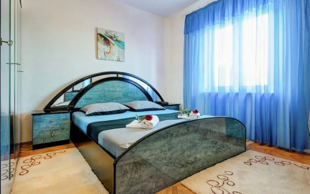 Apartment in Dalmatia near Sea