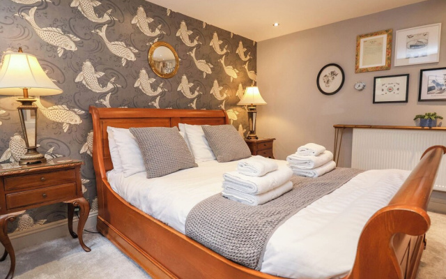 Ismay Lounge Apartment- Titanic Interest