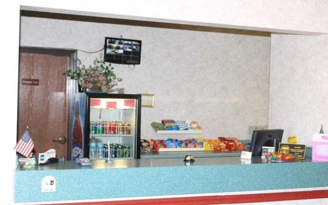 Lamar Inn & Suites