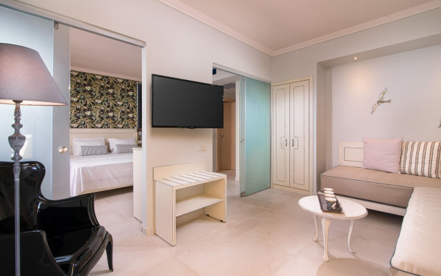 Neikos Luxury Suites