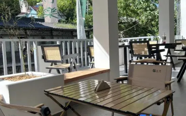 Xiaoqiao Liushui Renjia Chinese Inn