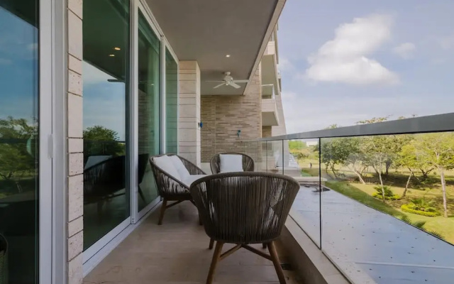 2br 5 Guests Private Balcony and Shared Pool