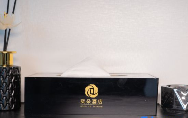 Yiduo Riverview Hotel (Chongqing Liberation Monument Hongya Cave)