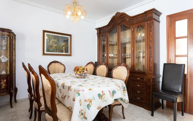HomeLike Spacious Classic Design