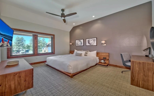 Luxury Residence - Gondola across the Street 2 Bedroom Condo by RedAwning