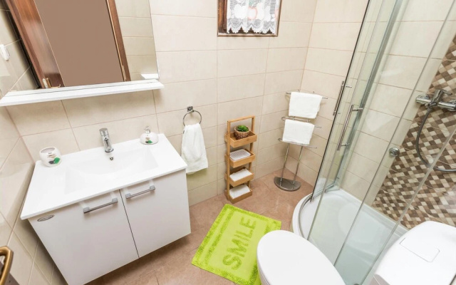 Beautiful Home in Prizna With 2 Bedrooms and Wifi