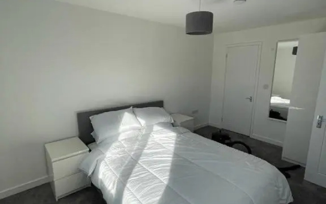 Double Room with Private Bathroom in Basingstoke