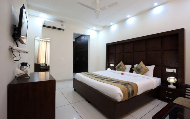 OYO 4897 Hotel The 13een