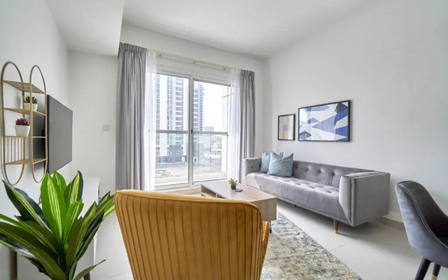 Stella Stays Chic 2 BDR Dubai JVC Large Terrace