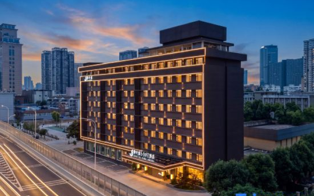 Jingyeting S·1952 Hotel HUST Optics Valley PedestrianStreet