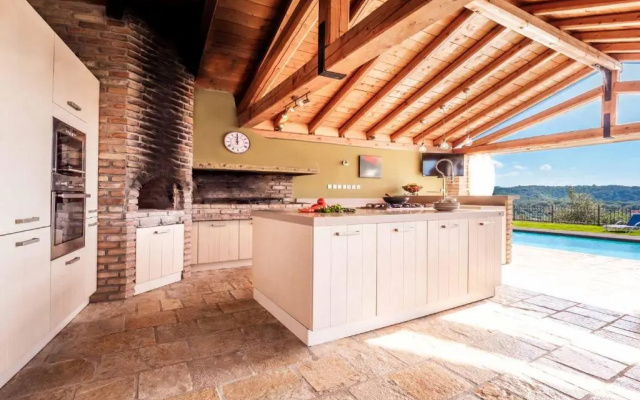 Irida Apartments
