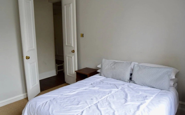 Elegant 2 Bedroom Chelsea Flat With Roof Terrace