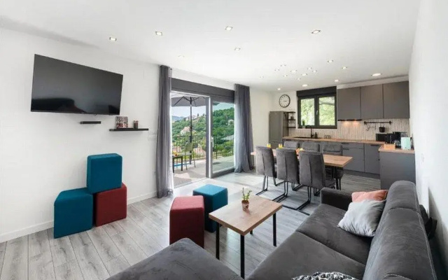 Holiday Home Nest