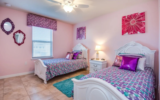 Townhome W/private Pool & Free On-site Water Park!