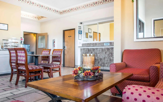 Red Lion Inn & Suites Caseyville