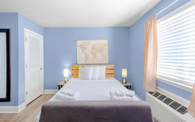 Oak Shores Studio