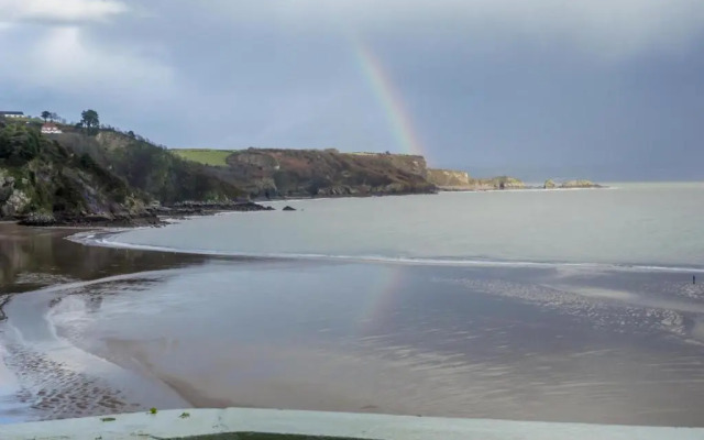 Sea Legs - 2 Bedroom Apartment - Windsor House - Tenby