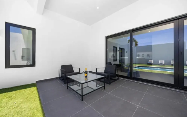 Brand NEW Villa Central Location Private Pool