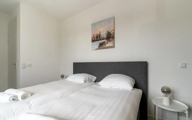 16p Spacious Villa on the Water in Zeewolde