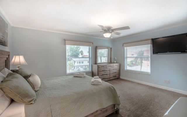 Pointe Condo #201 by Vtrips