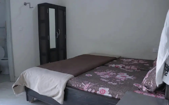 Goroomgo Gayatri Kunj Rishikesh