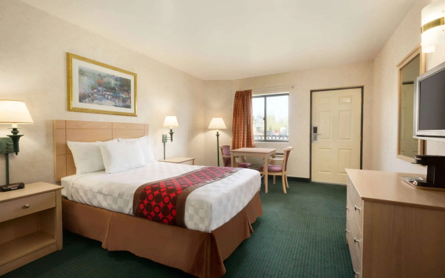 Travelodge by Wyndham Niagara Falls