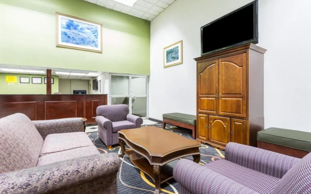 Super 8 Motel - Forsyth