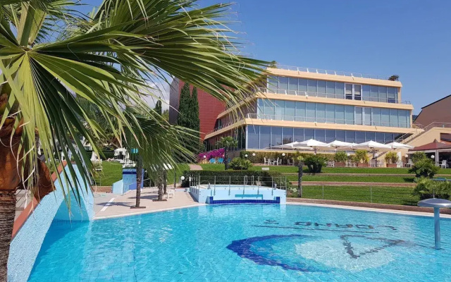 Tastefully Furnished Apartment Near the Sea