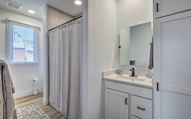 Downtown Traverse City Condo: 32 Mi to Ski Slopes!
