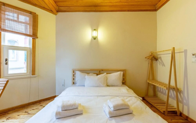 Cozy Flat Near Trendy Attractions in Balatfatih--