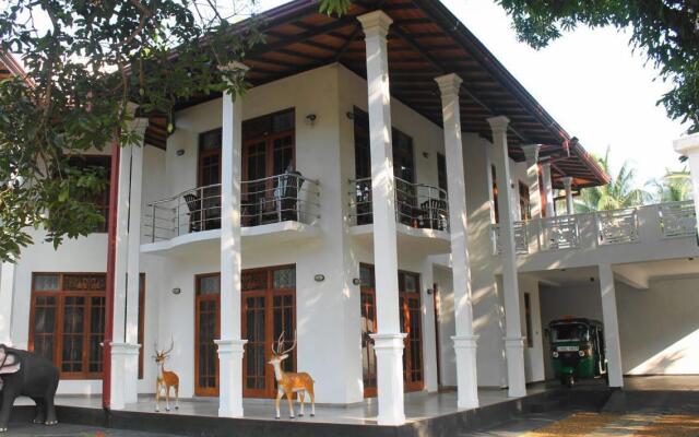 Mahakumara White House Hotel вид на фасад