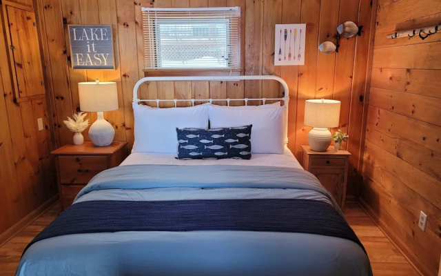 Winni Lakefront Cabin