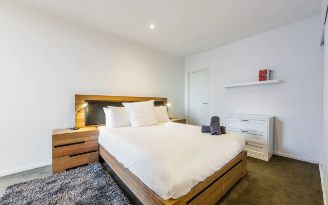 Stylish 2 bed 2 bath parking wifi pool