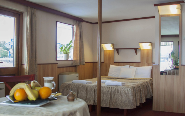 Fortuna Boat Hotel